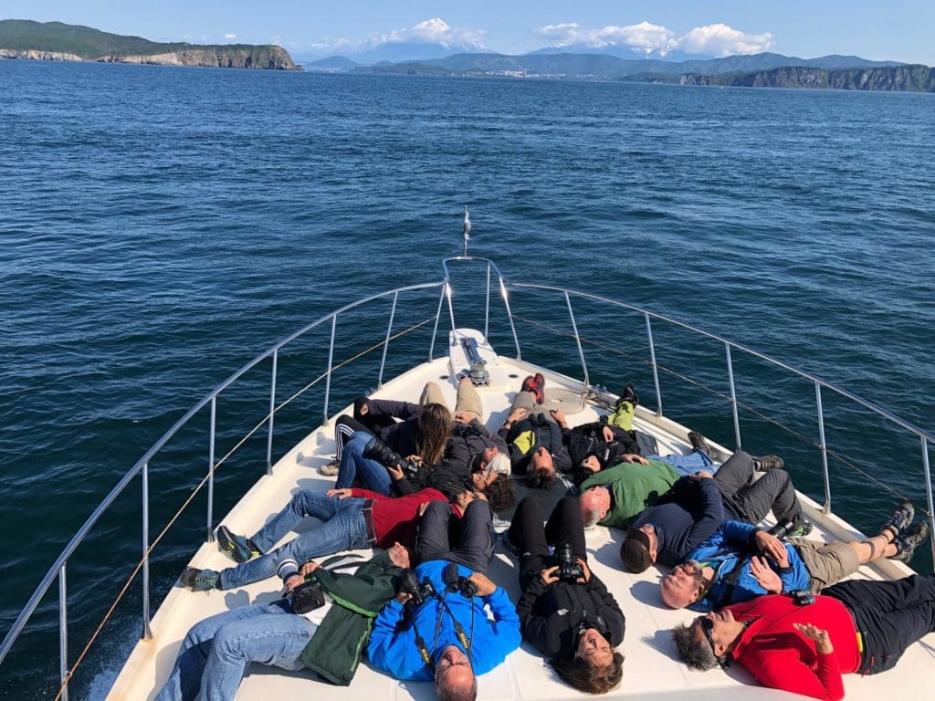 Foto de grupo en el barco, Kamchatka, Luisfotonature