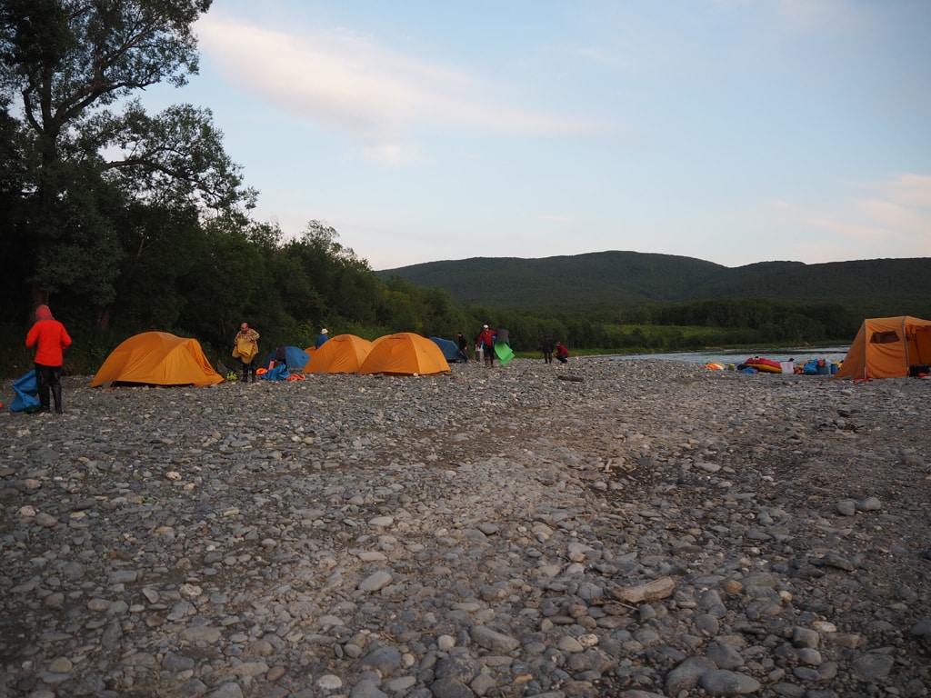 Camping al borde del río
